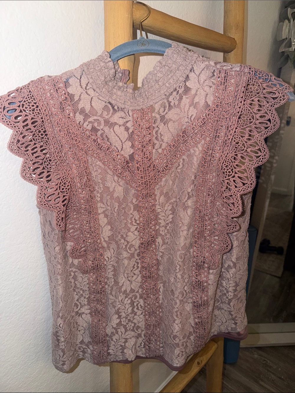 Cable & Gauge Lace Ruffle Sleeveless Camisole in Dusty Rose